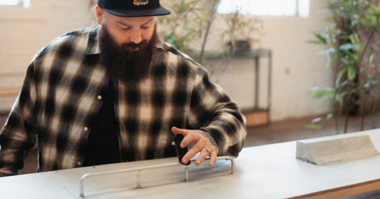Houten vs. Plastic Fingerboards: Waarom een professioneel fingerboard het verschil maakt